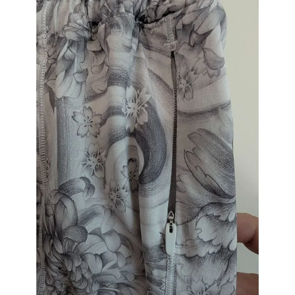 Lululemon Size 2 Hotty Hot Shorts 4
